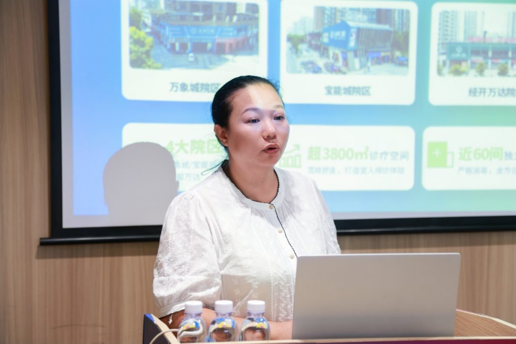 BOSS联盟002班走进贝壳口腔,共探口腔医疗管理新路径 1 院内工作人员讲解